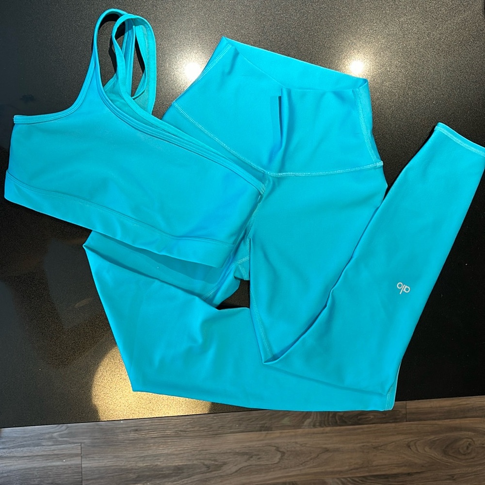 Alo Yoga 7/8 airlift aqua blue leggings and matching bra